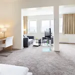 Ambassador & Отель 4*