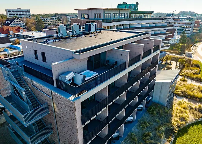 Ambassador & מלון