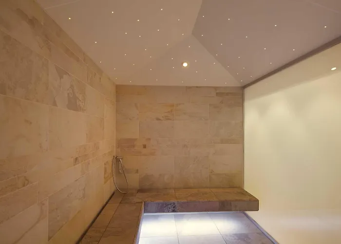 Ambassador & 4* Böhl